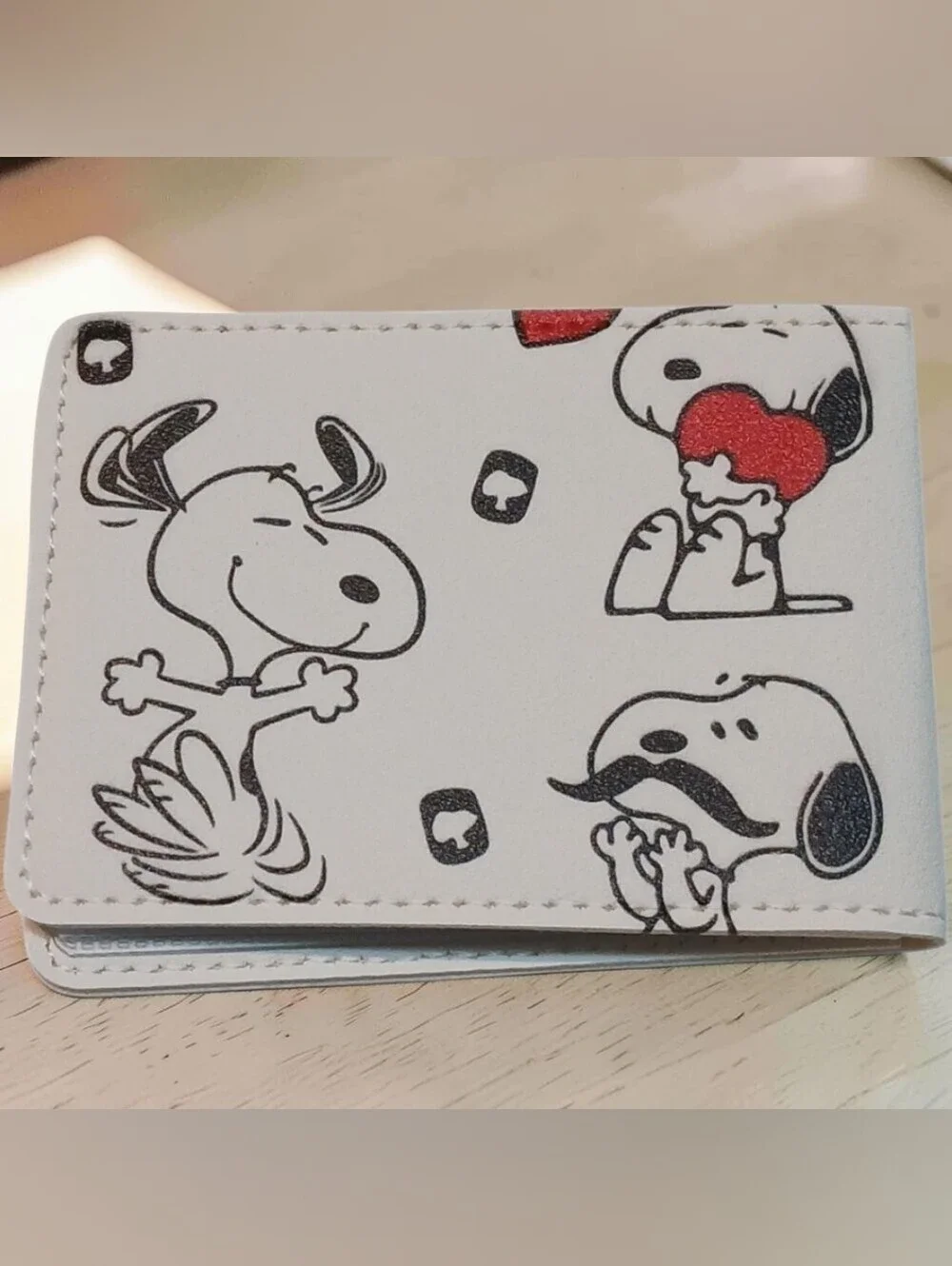 Peanuts - Vinyl White Wallet Snoopy & Friends ,2 ID Windows, 8 Card /Photo Slotd